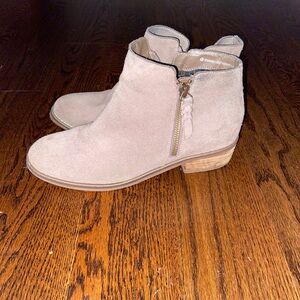 Women’s booties men’s size 8